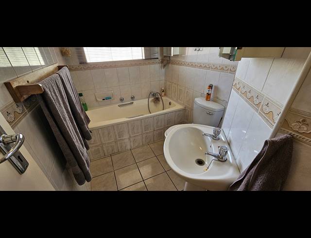 2 BEDROOM TOWNHOUSE FOR SALE IN SOUTH CREST
